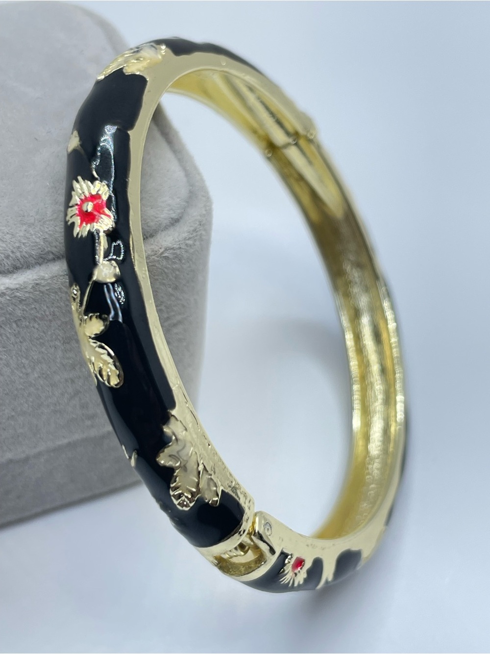 Gold Black Enamel Floral Cloisonné Hinged Bangle Bracelet NWT Boho Vintage Look